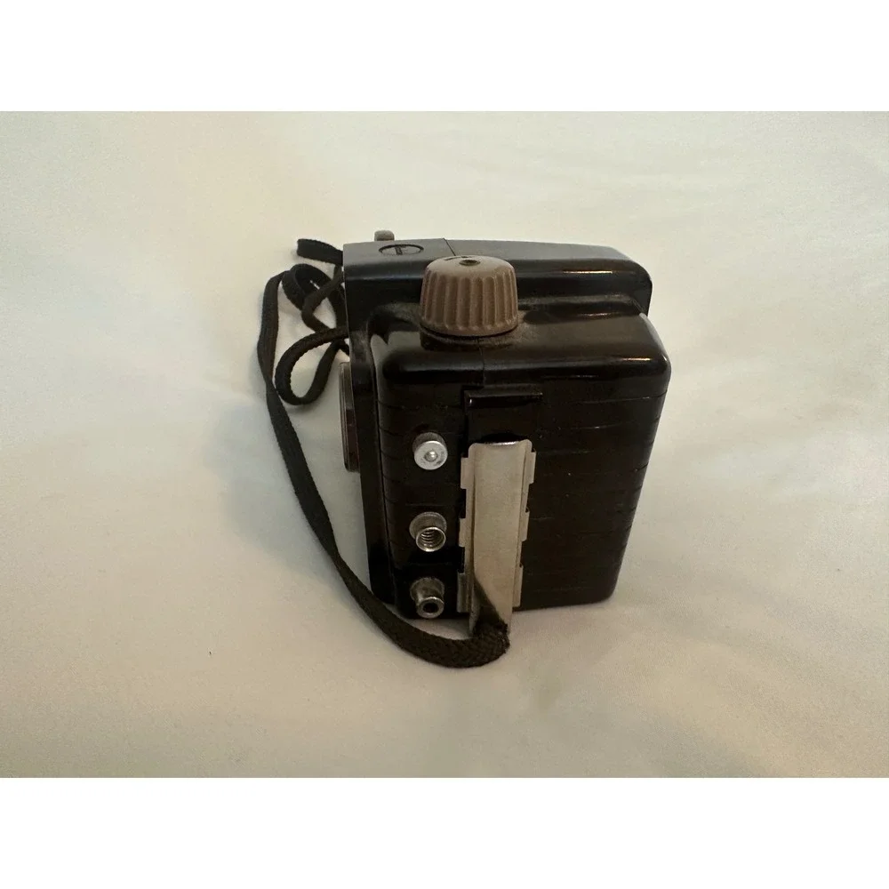 Vintage Kodak Brownie Holiday Flash Camera 127 Film Dakon Lens Black Bakelite